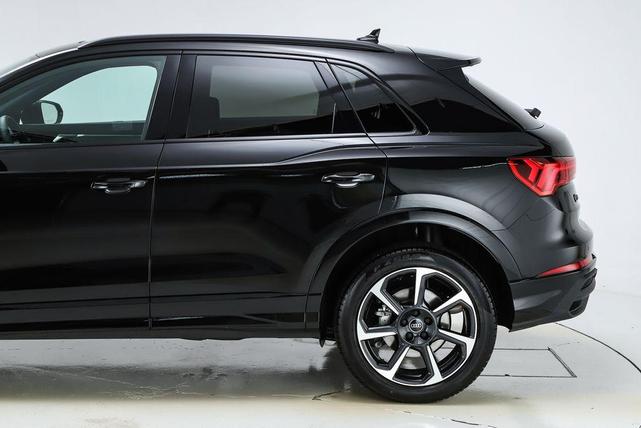 Photo of 2025 Mythos Black Metallic Audi Q3