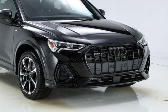 Photo of 2025 Mythos Black Metallic Audi Q3