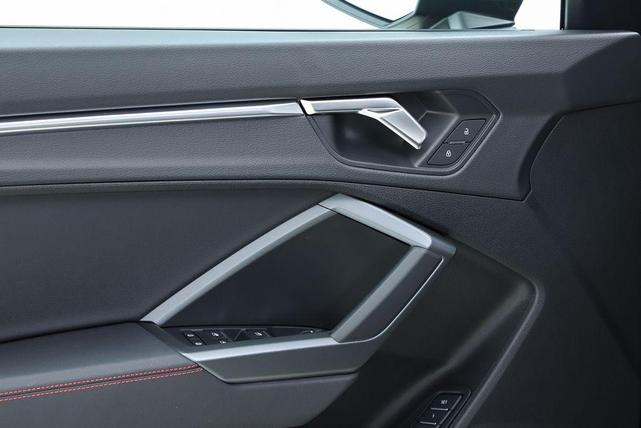 Photo of 2025 Mythos Black Metallic Audi Q3