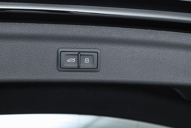 Photo of 2025 Mythos Black Metallic Audi Q3