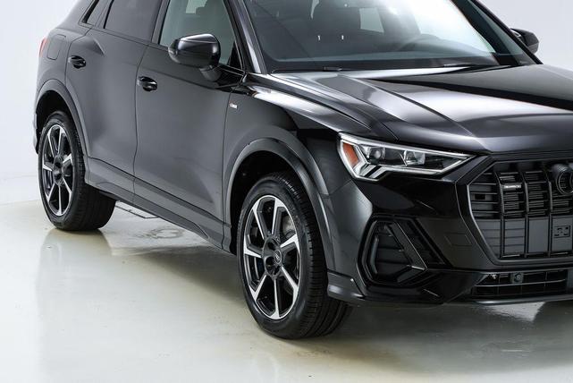 Photo of 2025 Mythos Black Metallic Audi Q3