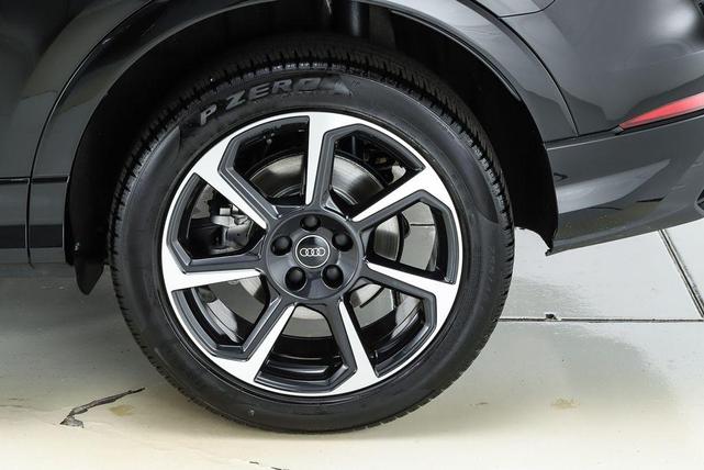 Photo of 2025 Mythos Black Metallic Audi Q3