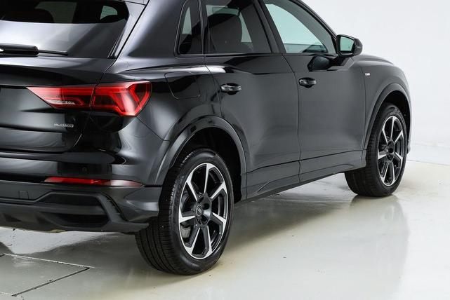 Photo of 2025 Mythos Black Metallic Audi Q3