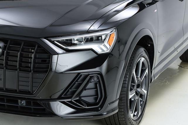 Photo of 2025 Mythos Black Metallic Audi Q3