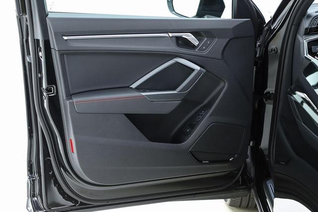 Photo of 2025 Mythos Black Metallic Audi Q3