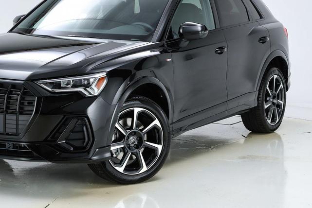 Photo of 2025 Mythos Black Metallic Audi Q3