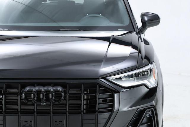 Photo of 2025 Mythos Black Metallic Audi Q3