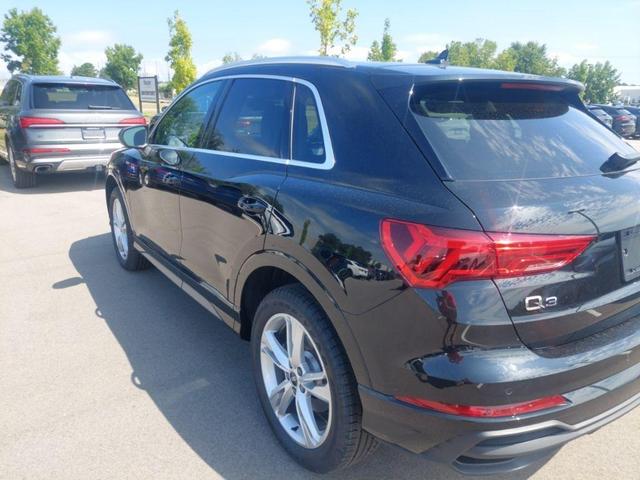 Photo of 2024 Mythos Black Metallic Audi Q3