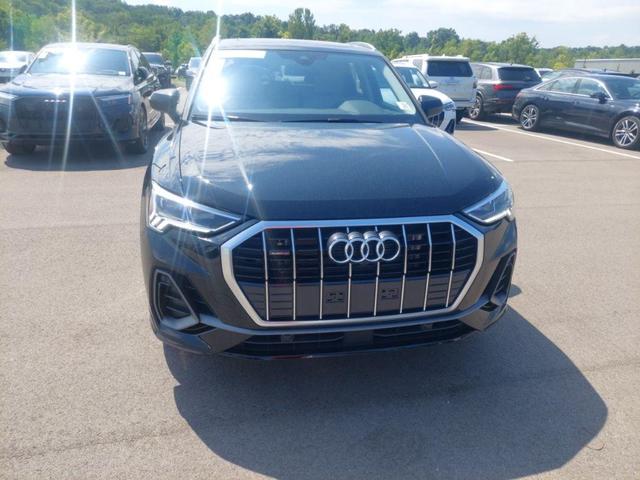 Photo of 2024 Mythos Black Metallic Audi Q3