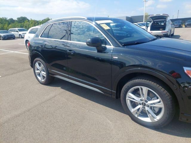 Photo of 2024 Mythos Black Metallic Audi Q3
