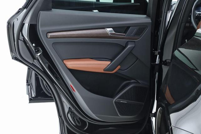 Photo of 2025 Mythos Black Metallic Audi Q5