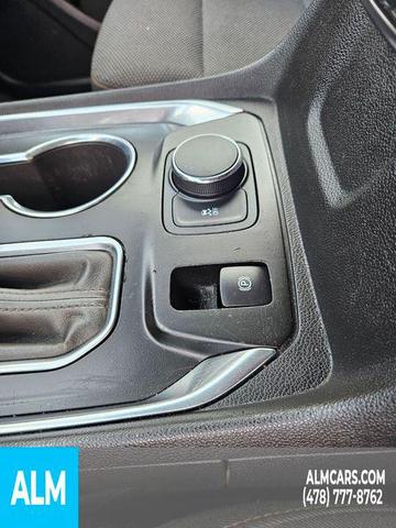 Photo of 2019 Summit White Chevrolet Traverse