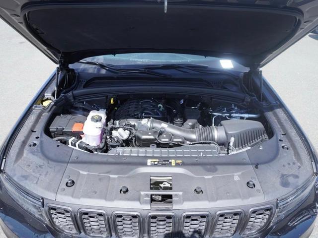 Photo of 2025 Diamond Black Jeep Grand Cherokee L