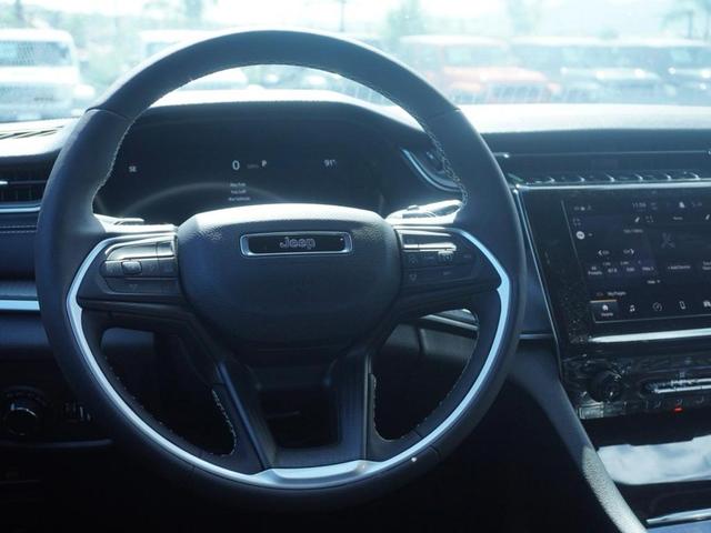 Photo of 2025 Diamond Black Jeep Grand Cherokee L