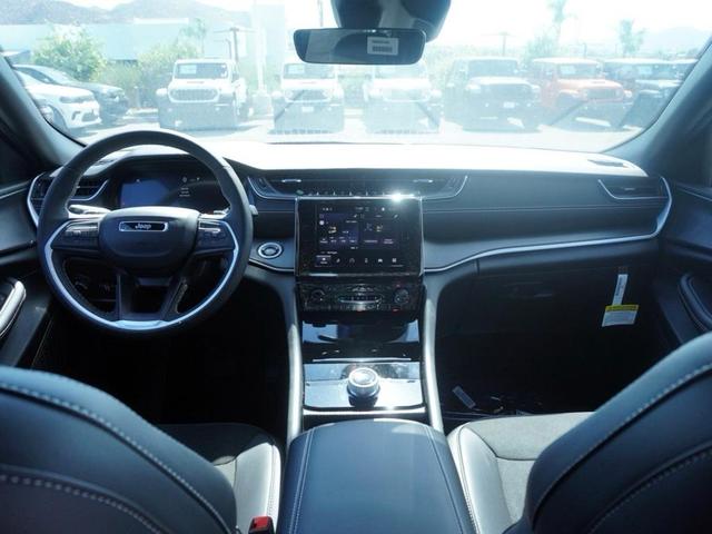 Photo of 2025 Diamond Black Jeep Grand Cherokee L