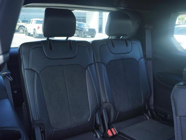 Photo of 2025 Diamond Black Jeep Grand Cherokee L