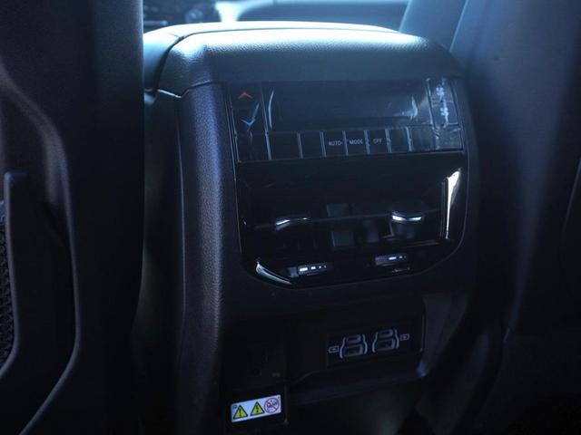 Photo of 2025 Diamond Black Jeep Grand Cherokee L