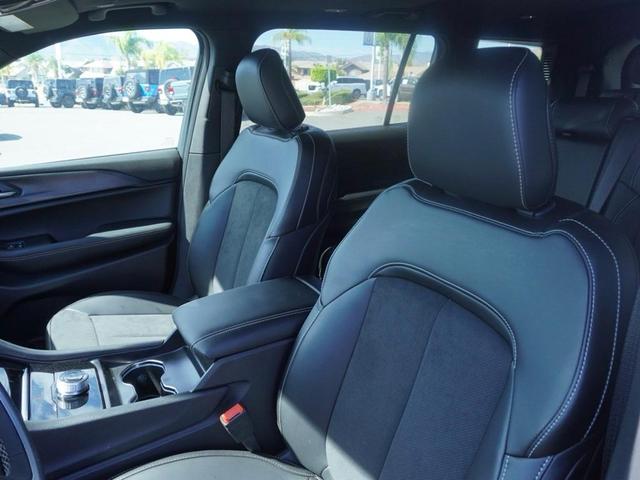 Photo of 2025 Diamond Black Jeep Grand Cherokee L