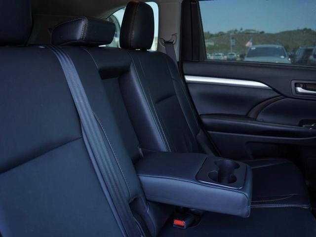 Photo of 2018 Predawn Gray Mica Toyota Highlander