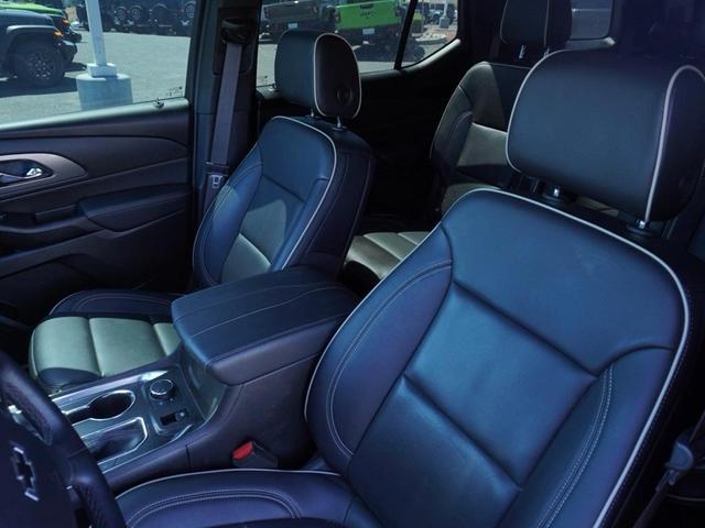 Photo of 2023 Mosaic Black Metallic Chevrolet Traverse