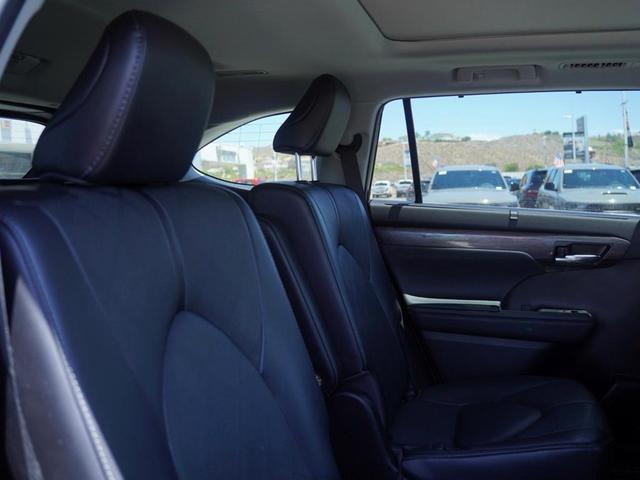 Photo of 2022 Magnetic Gray Metallic Toyota Highlander Hybrid