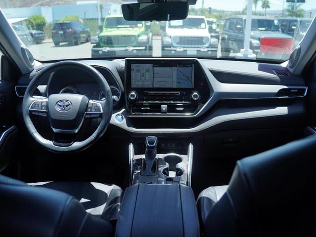 Photo of 2022 Magnetic Gray Metallic Toyota Highlander Hybrid