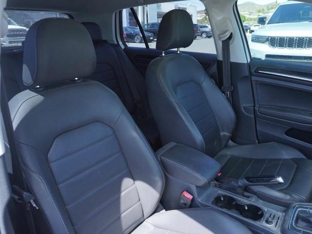Photo of 2015 Pure White Volkswagen Golf