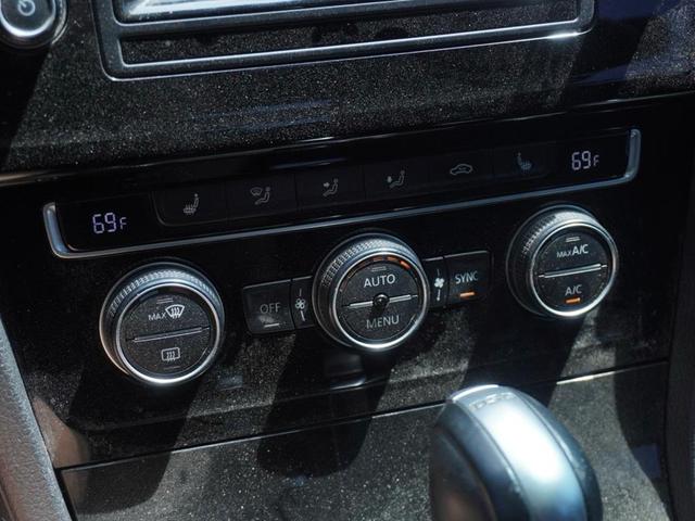 Photo of 2015 Pure White Volkswagen Golf