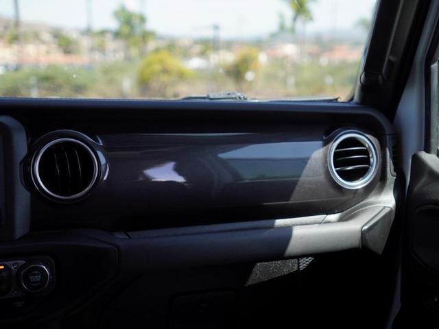 Photo of 2021 Bright White Clearcoat Jeep Wrangler Unlimited