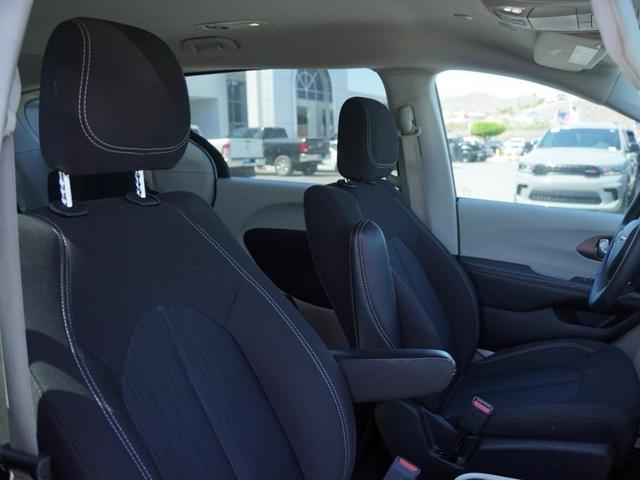 Photo of 2023 Bright White Clearcoat Chrysler Voyager