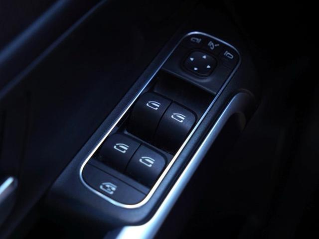 Photo of 2020 Midnight Black Mercedes-Benz GLB 250