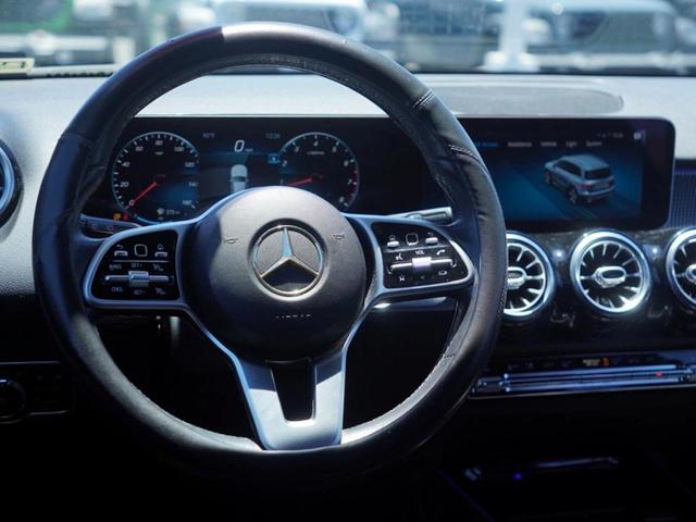 Photo of 2020 Midnight Black Mercedes-Benz GLB 250
