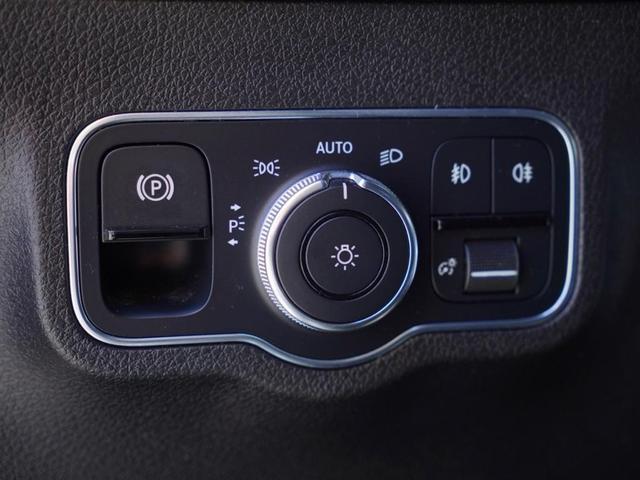 Photo of 2020 Midnight Black Mercedes-Benz GLB 250