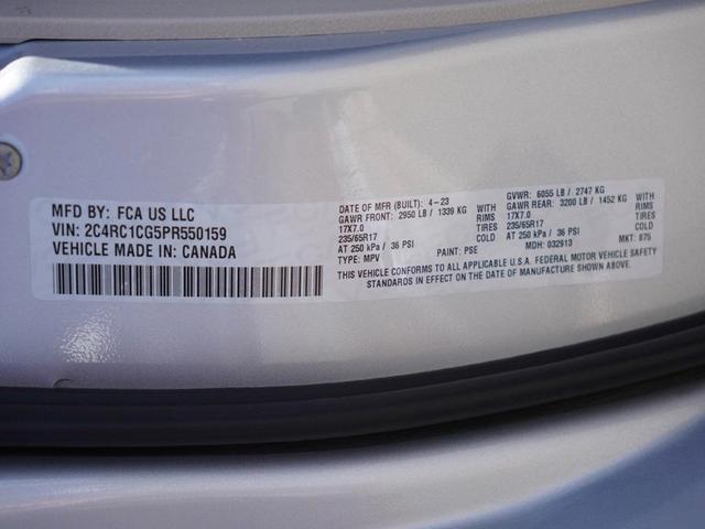 Photo of 2023 Silver Mist Clearcoat Chrysler Voyager