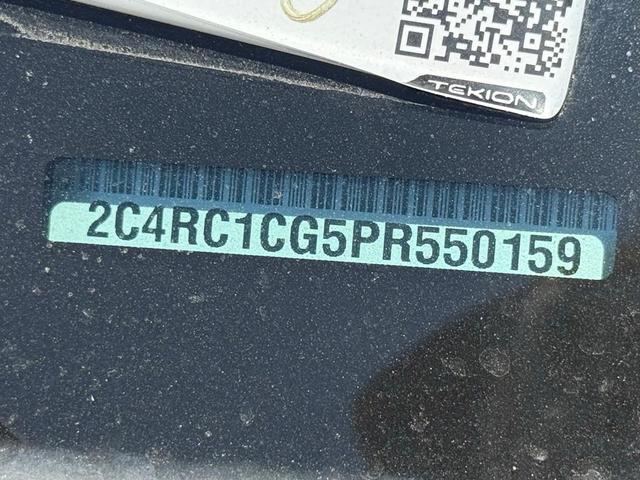 Photo of 2023 Silver Mist Clearcoat Chrysler Voyager