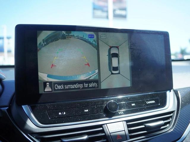 Photo of 2023 White Nissan Altima