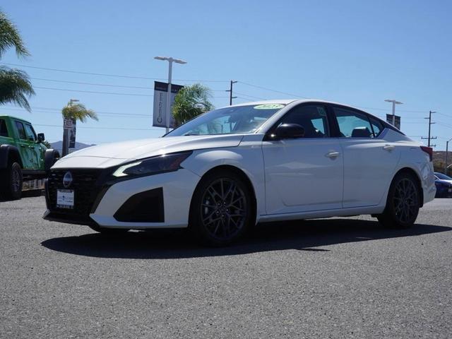 Photo of 2023 White Nissan Altima