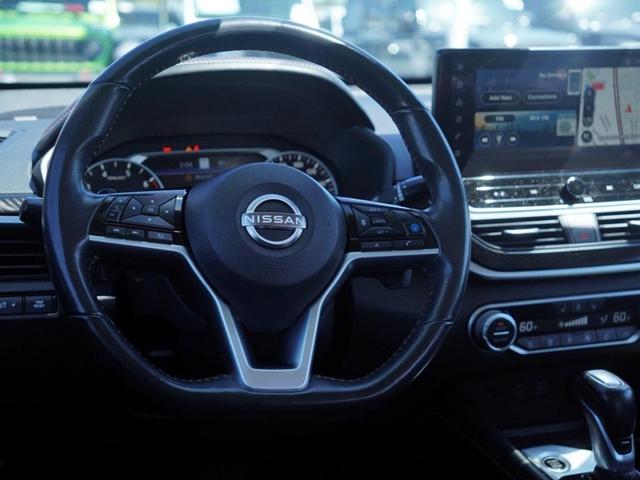 Photo of 2023 White Nissan Altima