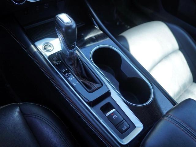 Photo of 2023 White Nissan Altima