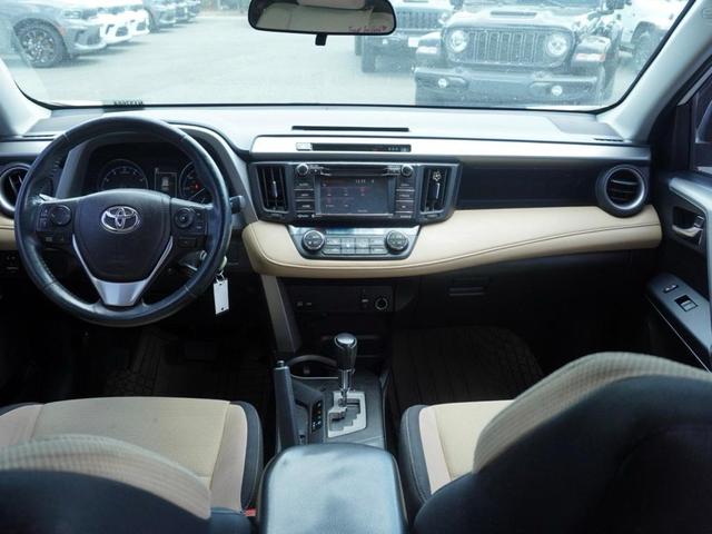 Photo of 2017 Super White Toyota RAV4