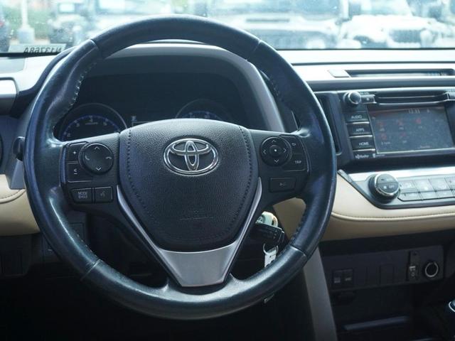 Photo of 2017 Super White Toyota RAV4