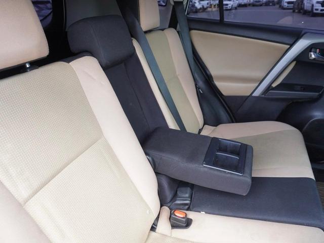 Photo of 2017 Super White Toyota RAV4