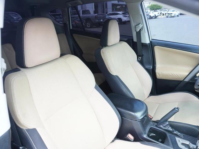 Photo of 2017 Super White Toyota RAV4