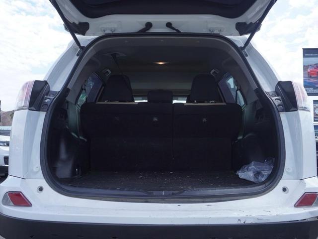 Photo of 2017 Super White Toyota RAV4