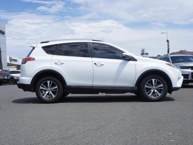 Photo of 2017 Super White Toyota RAV4