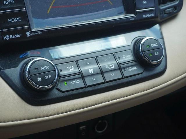 Photo of 2017 Super White Toyota RAV4