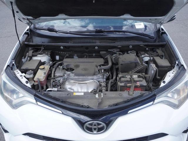 Photo of 2017 Super White Toyota RAV4