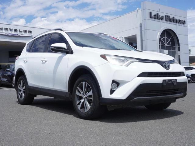 Photo of 2017 Super White Toyota RAV4