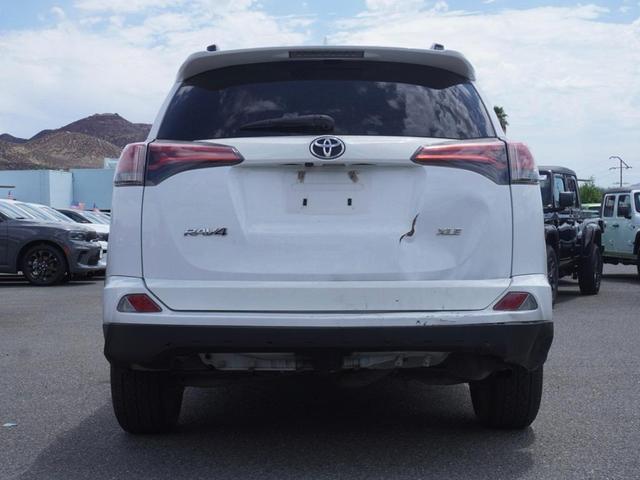Photo of 2017 Super White Toyota RAV4