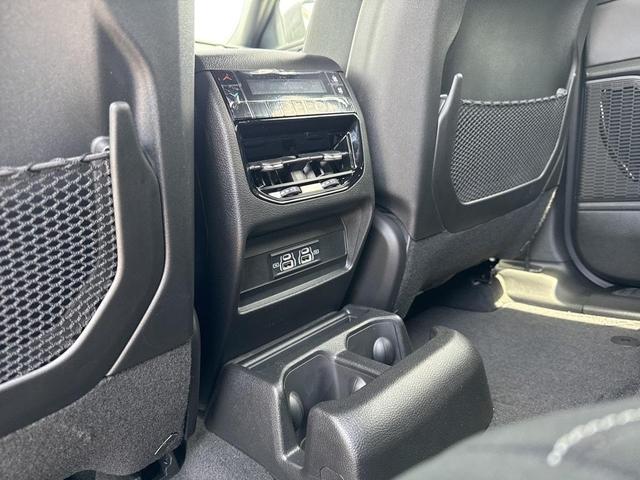 Photo of 2025 Metallic Jeep Grand Cherokee L